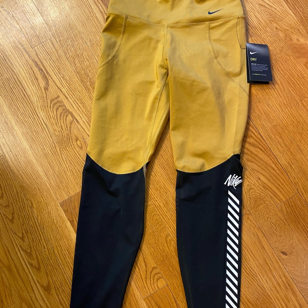Nike leggings